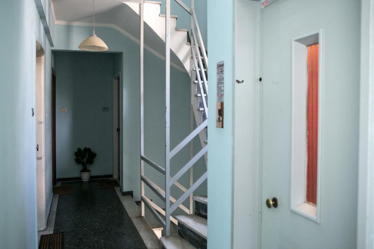 Best House, Larisis Metro, アテネ エクステリア 写真